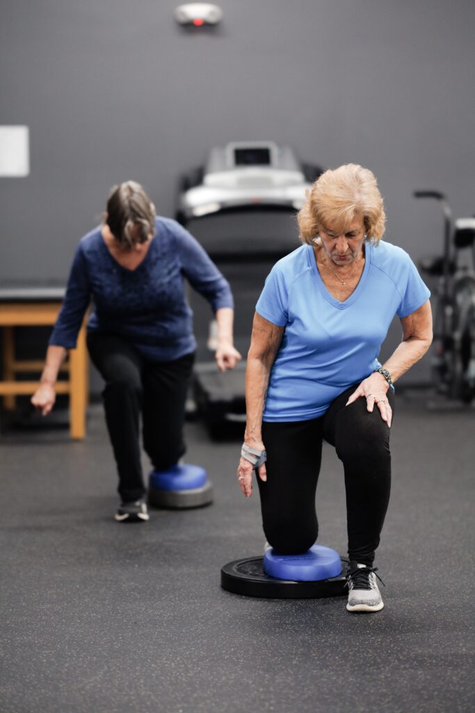 Managing osteoarthritis through structured strength training 